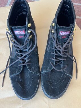 Vans sk8-Hi - Marvel Black High-Top Suede Sneakers with Gold Eyelets